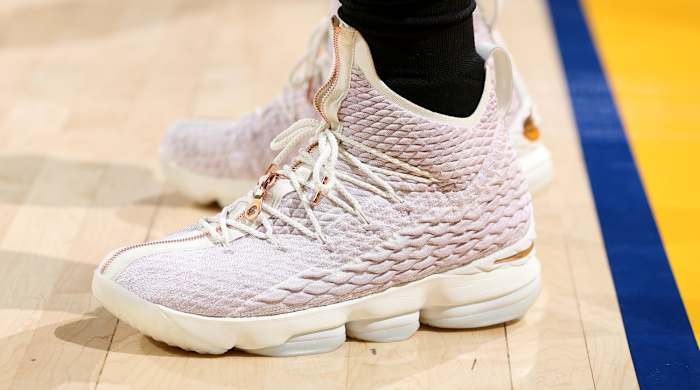 lebron-15-zipper.jpg